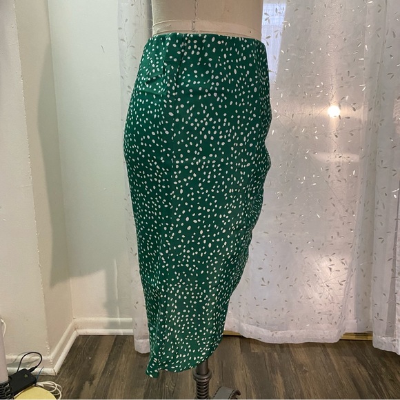 Asymmetrical Satin scrunch skirt - Picture 4 of 5